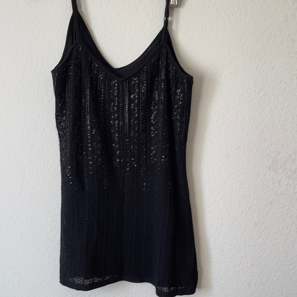 Top size M . Color black